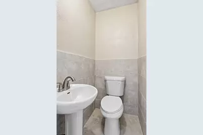 52 Lebanon St, Springfield, MA 01109 - Photo 12