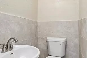 52 Lebanon St, Springfield, MA 01109 - Photo 12