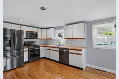 25 Deepwood Dr, Falmouth, MA 02536 - Photo 8