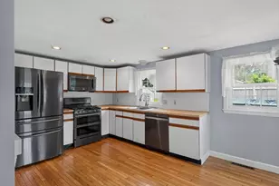 25 Deepwood Dr, Falmouth, MA 02536 - Photo 8