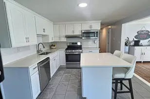 2 McFarlin Rd, Carver, MA 02330 - Photo 4