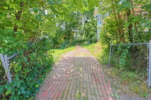 7 Baker St, Worcester, MA 01603 - Photo 4