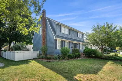 26 Hawthorn Ave, Needham, MA 02492 - Photo 2