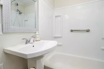 48R Manchester St, Leominster, MA 01453 - Photo 16