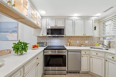 2 Brackett Brackett Pl #B, Marblehead, MA 01945 - Photo 10