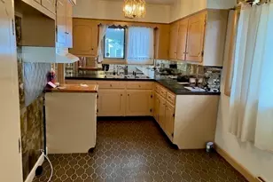 71 Seymour St, New Bedford, MA 02744 - Photo 12