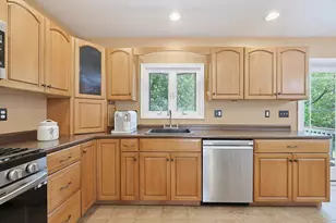 40 Doty Dr, Stoughton, MA 02072 - Photo 4