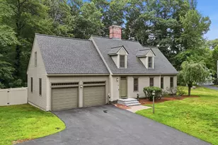 32 Shaker Ln, Littleton, MA 01460 - Photo 2