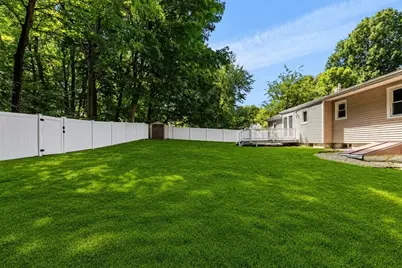 5 Grove St, Plainville, MA 02762 - Photo 4