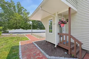 1 Strathmore Shire Dr, Uxbridge, MA 01569 - Photo 2