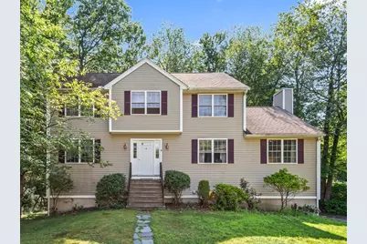 4 Commonwealth Ave, Auburn, MA 01501 - Photo 1