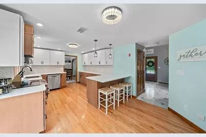 210 Boxwood Ln, Bridgewater, MA 02324 - Photo 8