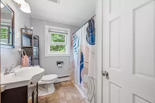 37 Parker St, Fitchburg, MA 01420 - Photo 12