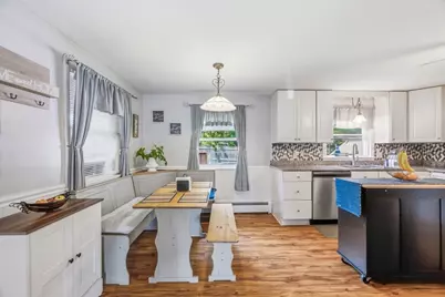 37 Parker St, Fitchburg, MA 01420 - Photo 8