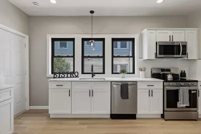 61 W Glen St, Holyoke, MA 01040 - Photo 2