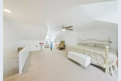 14 Center St, Holyoke, MA 01040 - Photo 18