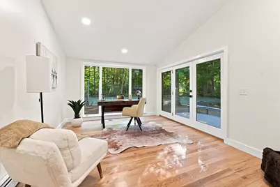 20 Longfellow Rd, Holyoke, MA 01040 - Photo 32