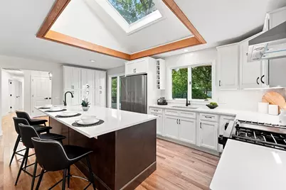 20 Longfellow Rd, Holyoke, MA 01040 - Photo 10