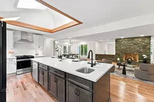 20 Longfellow Rd, Holyoke, MA 01040 - Photo 8