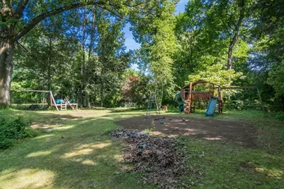 97 Overlook Dr, Springfield, MA 01118 - Photo 2