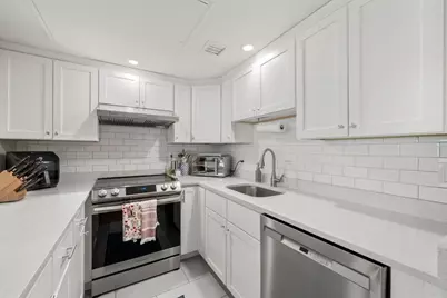 376 Commercial Street #2B, Boston, MA 02109 - Photo 8