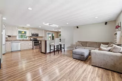 8 Sloane Dr, Framingham, MA 01701 - Photo 4