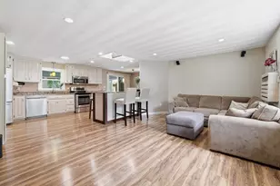 8 Sloane Dr, Framingham, MA 01701 - Photo 4