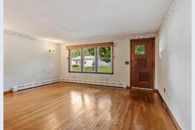 16 Hobson St, Leominster, MA 01453 - Photo 4