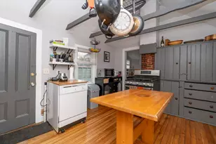 6 Spring St, Amesbury, MA 01913 - Photo 4