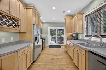 21 Willow St, Brockton, MA 02301 - Photo 2