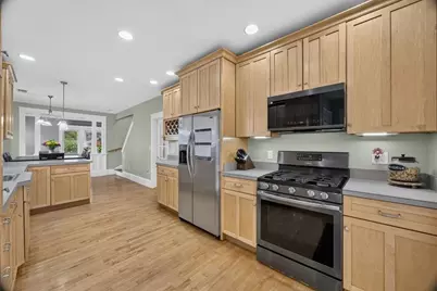 21 Willow St, Brockton, MA 02301 - Photo 4