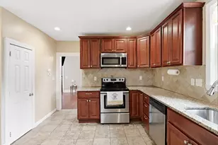 43 Hampden St, Ludlow, MA 01056 - Photo 12