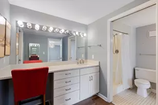 100 Ledgewood Dr, Stoneham, MA 02180 - Photo 18