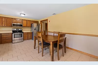 51 Point St, Berkley, MA 02779 - Photo 10