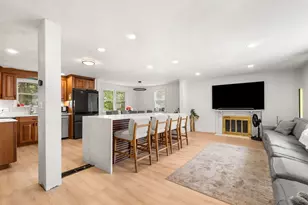 64 Spring View Dr, Lynn, MA 01904 - Photo 2