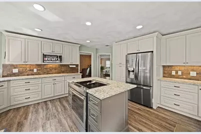 105 Lounsbury Dr, Raynham, MA 02767 - Photo 10