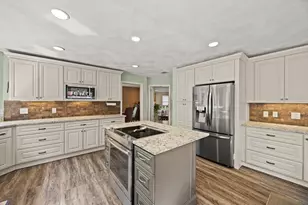 105 Lounsbury Dr, Raynham, MA 02767 - Photo 10
