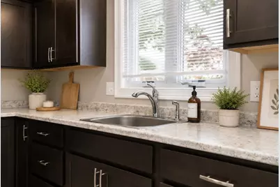 83 Newhall St, Springfield, MA 01109 - Photo 6