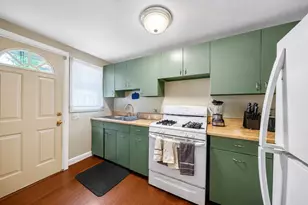 48 Manor Ct, Springfield, MA 01118 - Photo 6