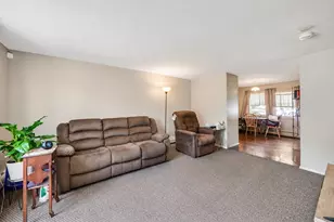 48 Manor Ct, Springfield, MA 01118 - Photo 2