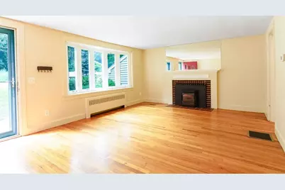 1083 Edgell Rd, Framingham, MA 01701 - Photo 6