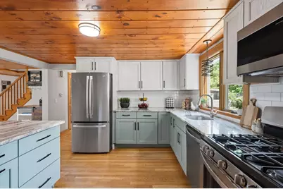21 Pembroke St, Kingston, MA 02364 - Photo 8