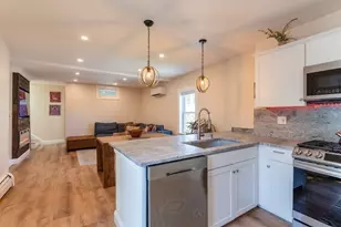 5 Everett Ct, Boston, MA 02128 - Photo 4