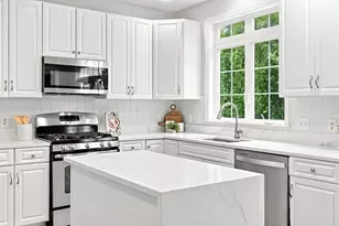 16 Seaver Farm Ln, Grafton, MA 01560 - Photo 8