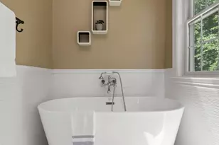 107 Rowe St, Newton, MA 02465 - Photo 26