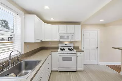 98 Grove St, Melrose, MA 02176 - Photo 12