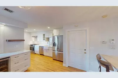 214-216 W 7th St #2L, Boston, MA 02127 - Photo 6