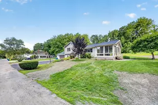 14 Clarence St, Billerica, MA 01821 - Photo 2