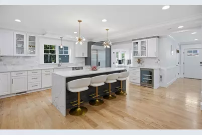 19 Manhattan Ter, Newton, MA 02465 - Photo 8
