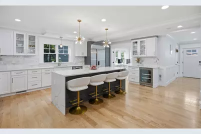 19 Manhattan Ter, Newton, MA 02465 - Photo 8